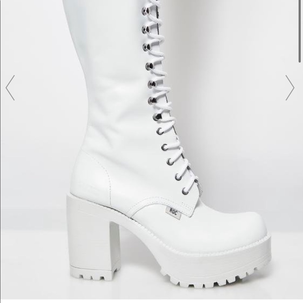 NEW Roc icy lash white boots